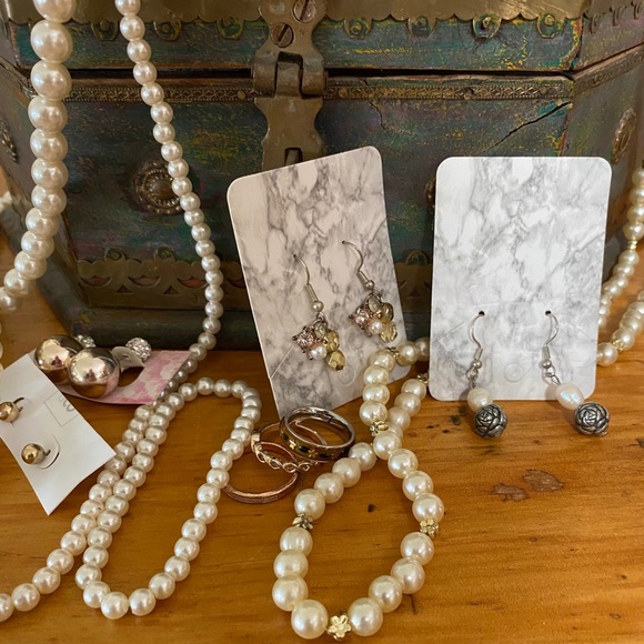 PEARL THEME BULK SAVE : Great Buy of Mixed Vintage Jewellery - Picture 12 of 12